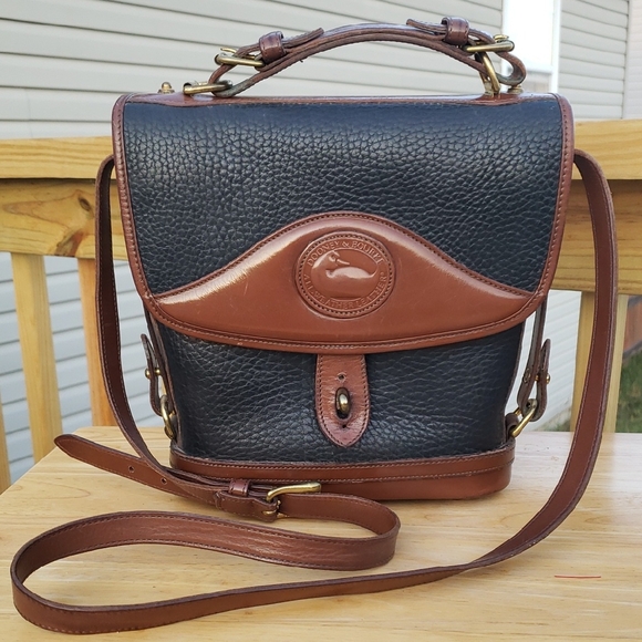 Vintage Dooney and Bourke Equestrian All Weather Leather Crossbody Bag Classic - Picture 1 of 17